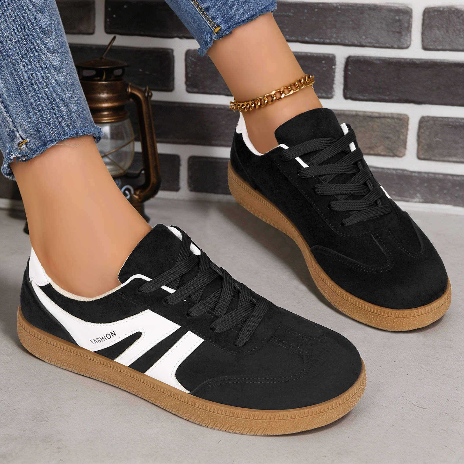 Zapatos de mujer verano 2026 nuevo estilo transfronterizo ancho versátil zapatos casuales suaves de moda zapatos deportivos de entrenamiento de lazos