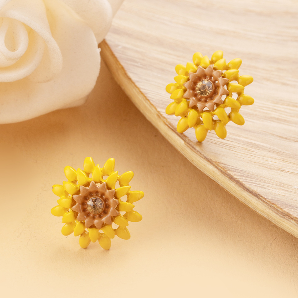 Korean Version Of Cute Daisy Flower Personality Earrings Wholesale display picture 5