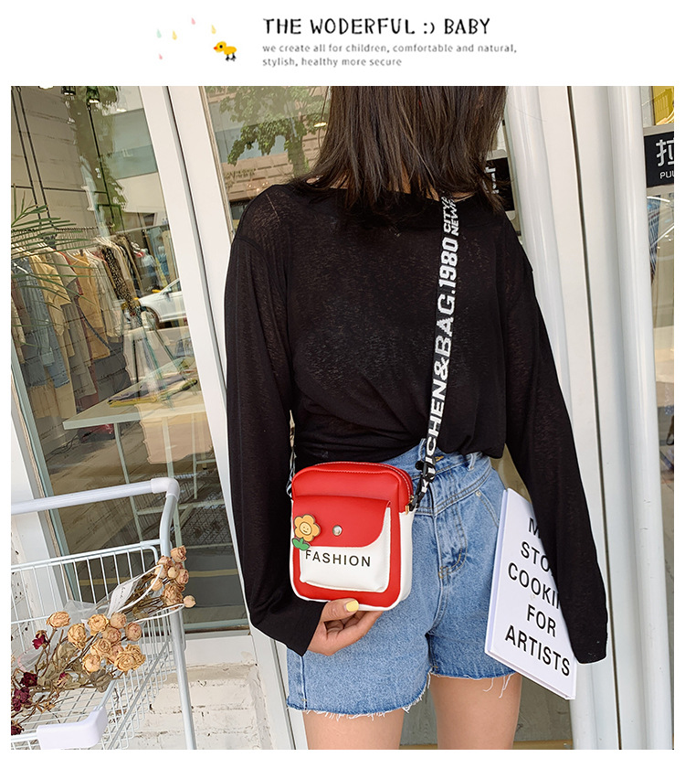 Wholesale of new Korean-style small square bags, cute single-shoulder bags for export, wide-shoulder crossbody bags, cosmetic bags, mobile phone bags and women's bags undefined