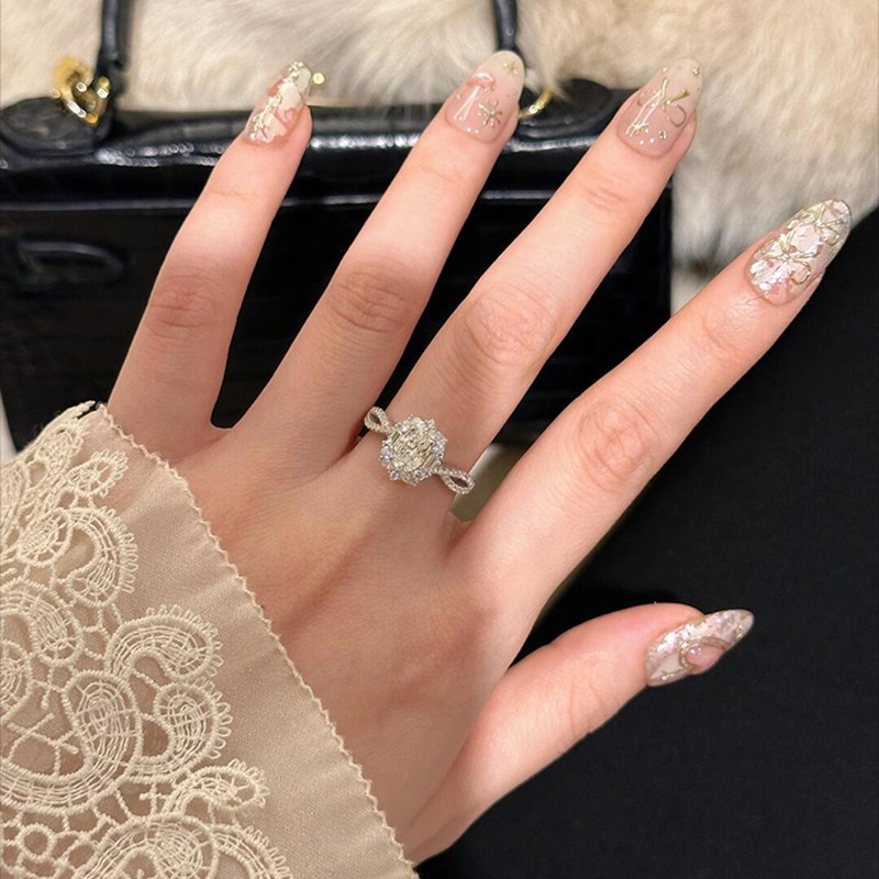 Sparkling Snowflake Diamond Pigeon Egg Designer Ring For Women_voghion.com