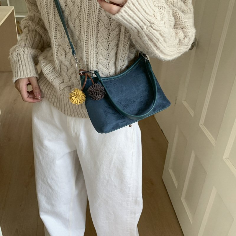 Transfronterizos retro gamuz bolsas portátiles bajo las axilas mujeres 2025 otoño y invierno nueva moda coreana de viaje al trabajo bolsas de hombro inclinadas
