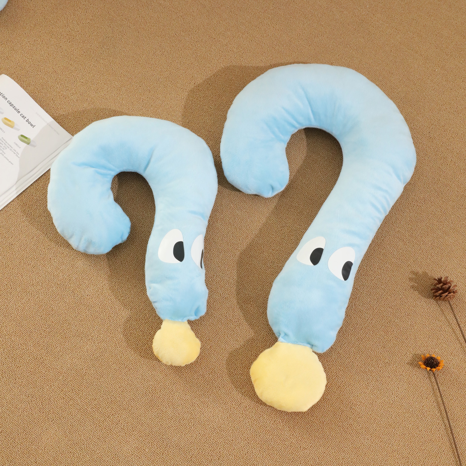 Fabricantes al por mayor de ojos grandes signo de interrogación almohada de felpa para mascotas otoño e invierno nuevo estilo perro cálido perrera caseta para gatos taotao mascota