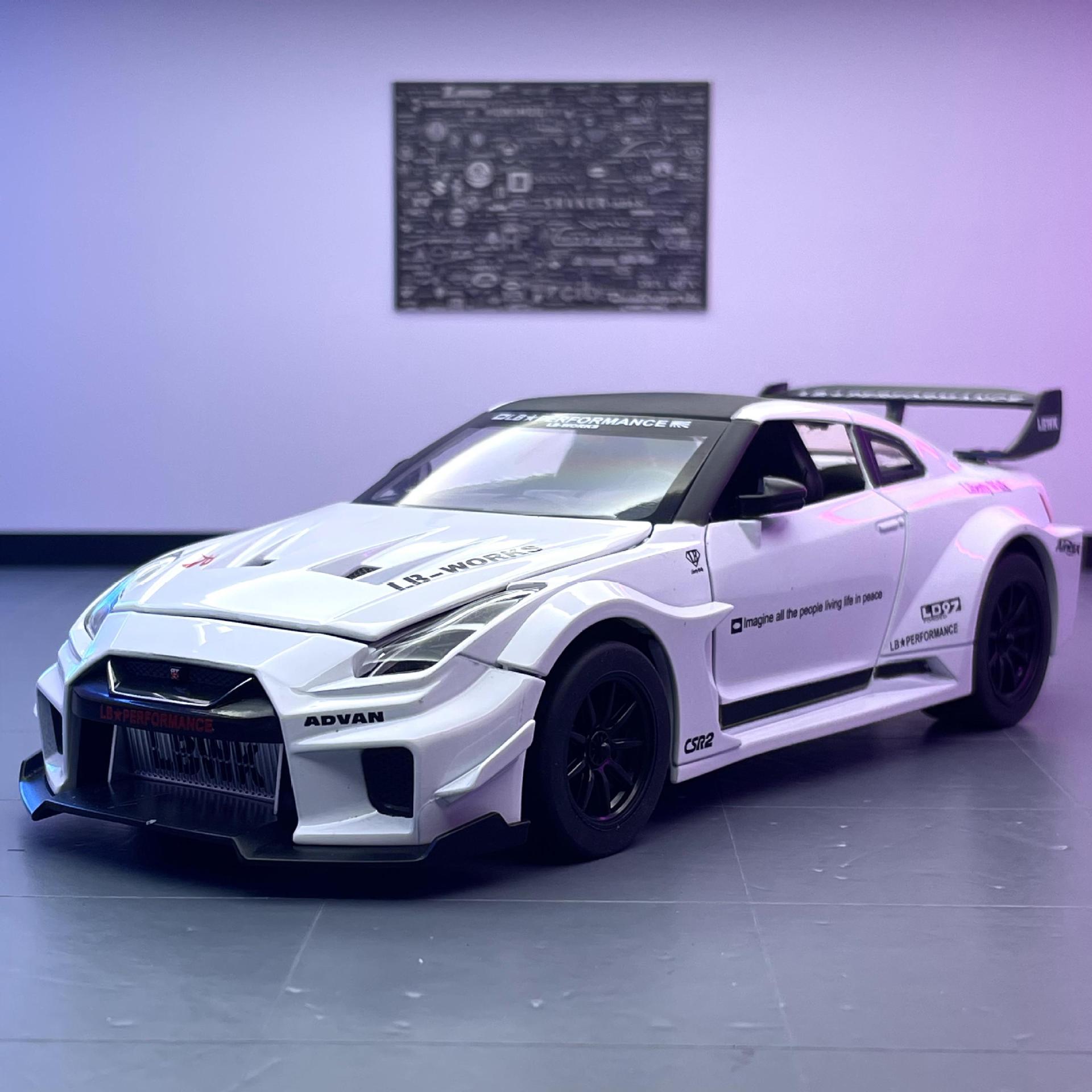 Negro modelo de coche de aleación Mamba 1 a 24 Nissan GTR coche deportivo Luz de sonido Tire hacia atrás coche de juguete modelo de música adornos