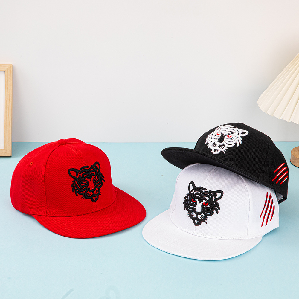 Heißer verkauf personalisierte bestickte tiger kopf baseball kappe, lässig gebogene krempe entenschnabel kappe charge_voghion.com