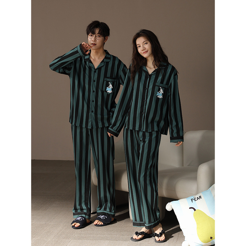 봄과 가을 순면 가디건 스트라이프 긴팔 십대 여성을 위한 새로운 커플 잠옷은 집 밖에서도 입을 수 있습니다.