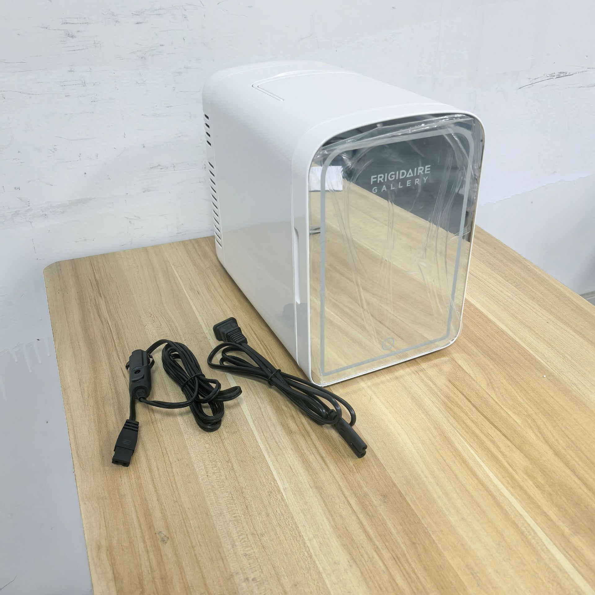 6L4L Mirror with Light Cosmetics Small Refrigerator Fruit Beverage Refrigerator Car Home Export Export Cross-Border