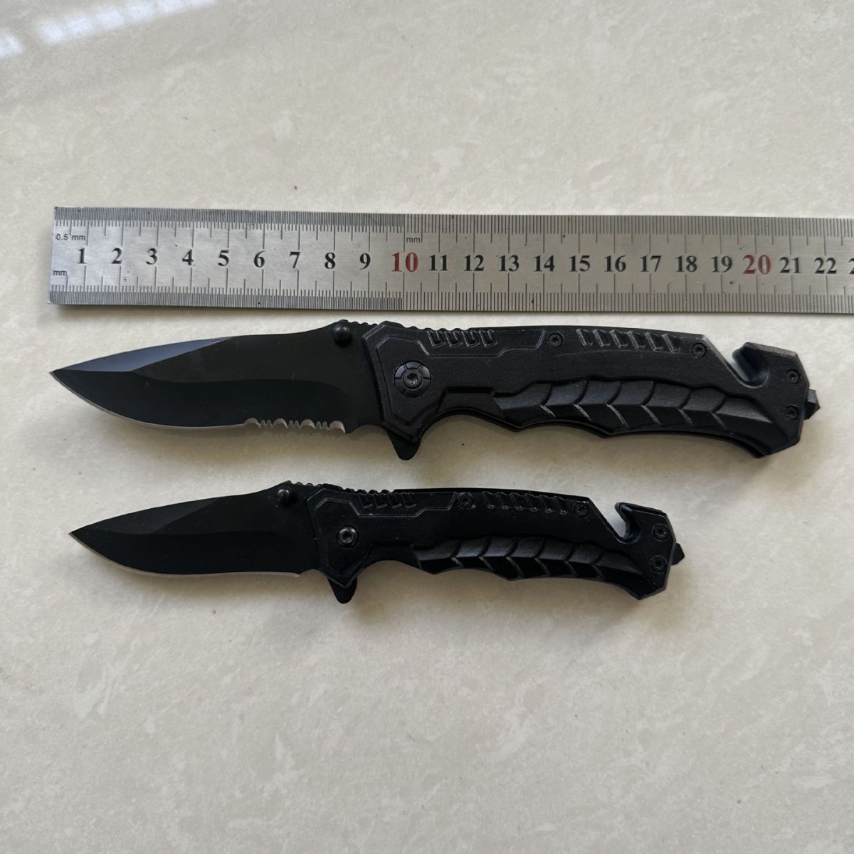 厂家直销户外小折刀黑色 户外刀 不锈钢折叠刀 割绳刀 蛇麟柄