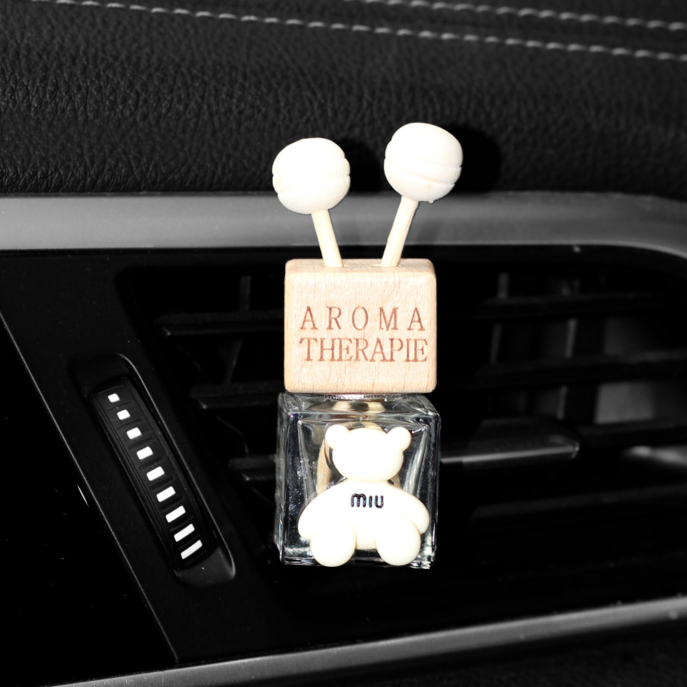 La botella vacía de perfume de la salida de aire del automóvil se puede llenar por sí misma. El aceite esencial de aromaterapia del automóvil se puede volatilizar y expandir la fragancia.