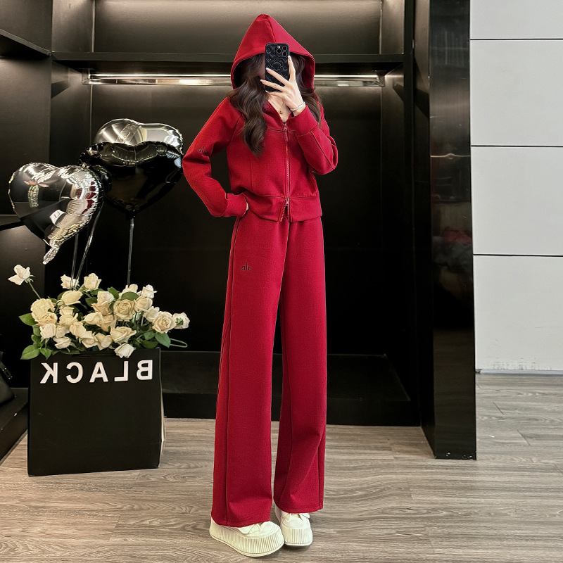 New Year's Red Casual Sports Suit for Women 2026 Spring Style Age-Reducing Short Jacket Top Wide-Leg Pants Two-Piece Set