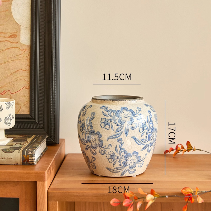 Qingyun blue and white porcelain round jar