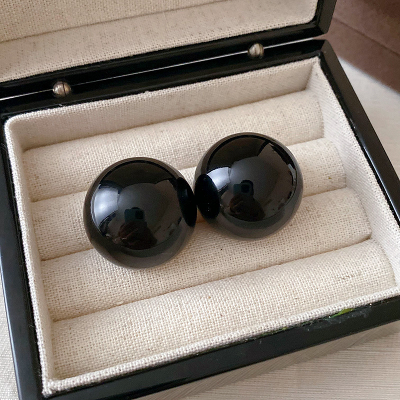 Pendientes de amor de perlas de lujo ligero con aguja de plata Pendientes de sentido de alta gama de temperamento de nicho Pendientes de estilo de palacio de todo fósforo de moda al por mayor