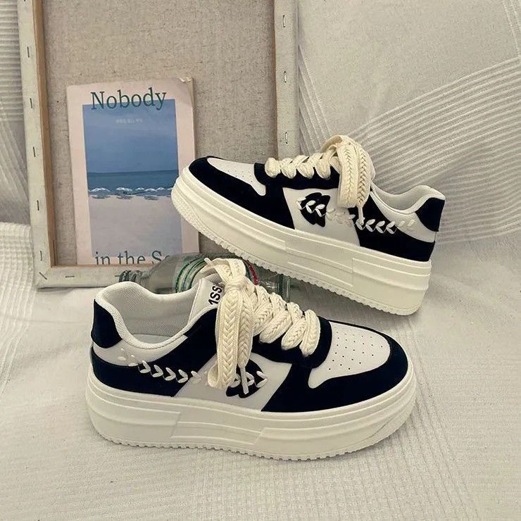 Zapatos de mujer orejas de trigo 2023 nuevos zapatos versátiles de Otoño de fondo grueso zapatos blancos casuales ventas directas de fábrica de las mujeres