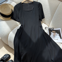 赫本风短袖连衣裙女新款法式高级感收腰气质立体裁剪方领小黑裙