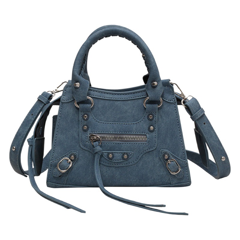 Hong Kong estilo retro bolso 2023 verano nuevo bolso de mujer dulce fresco caliente chica bolso de hombro personalidad remache bolsa de mensajero moda