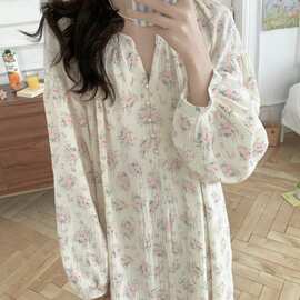 韩版ins女士秋季新款韩版碎花珍珠扣V领长睡衣女士家居服睡裙秋女