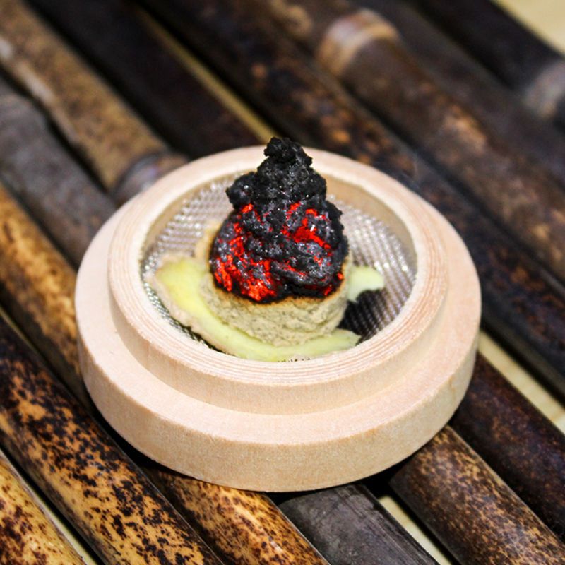 Moxa Cone Mold Kit with 3-Year Aged Moxa Wool 500g Hand Press Tool for Moxibustion Cones in use