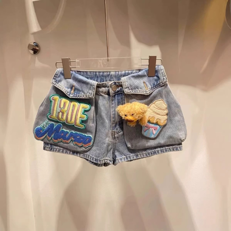 Design-Inspired 3D Bear Velcro Patch Denim Shorts for Women, New Summer Style, Loose Fit, Slimming Hot Pants, Trendy Design-Inspired 3D Bear Velcro Patch Denim Shorts for Women, New Summer Style, Loose Fit, Slimming Hot Pants, Trendy