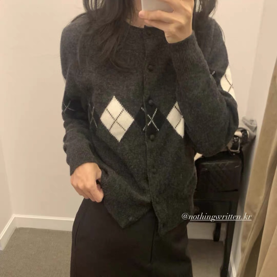 现 2025秋季新款韩国设计师nothing wr*tten菱格拼色针织开衫