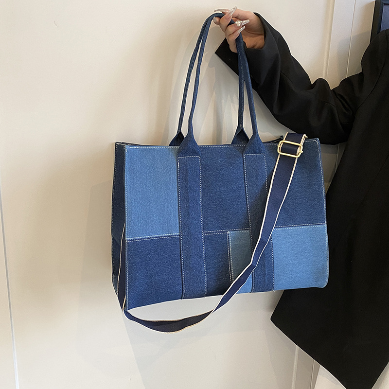 Bolso de denim de gran capacidad para mujeres 2025 nuevo color de moda mochila de hombro de viaje ocio bolso de tote de color