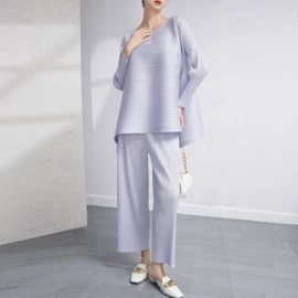 连衣裙;时尚休闲套装;女式T恤