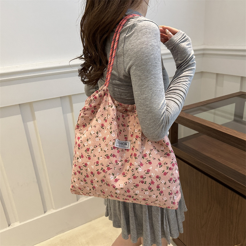 Bolsas de gran capacidad en un solo hombro para mujeres bolsas de tela de flor de verano rosa casual impresión de lona de viento bolsas de tramo oblicuas