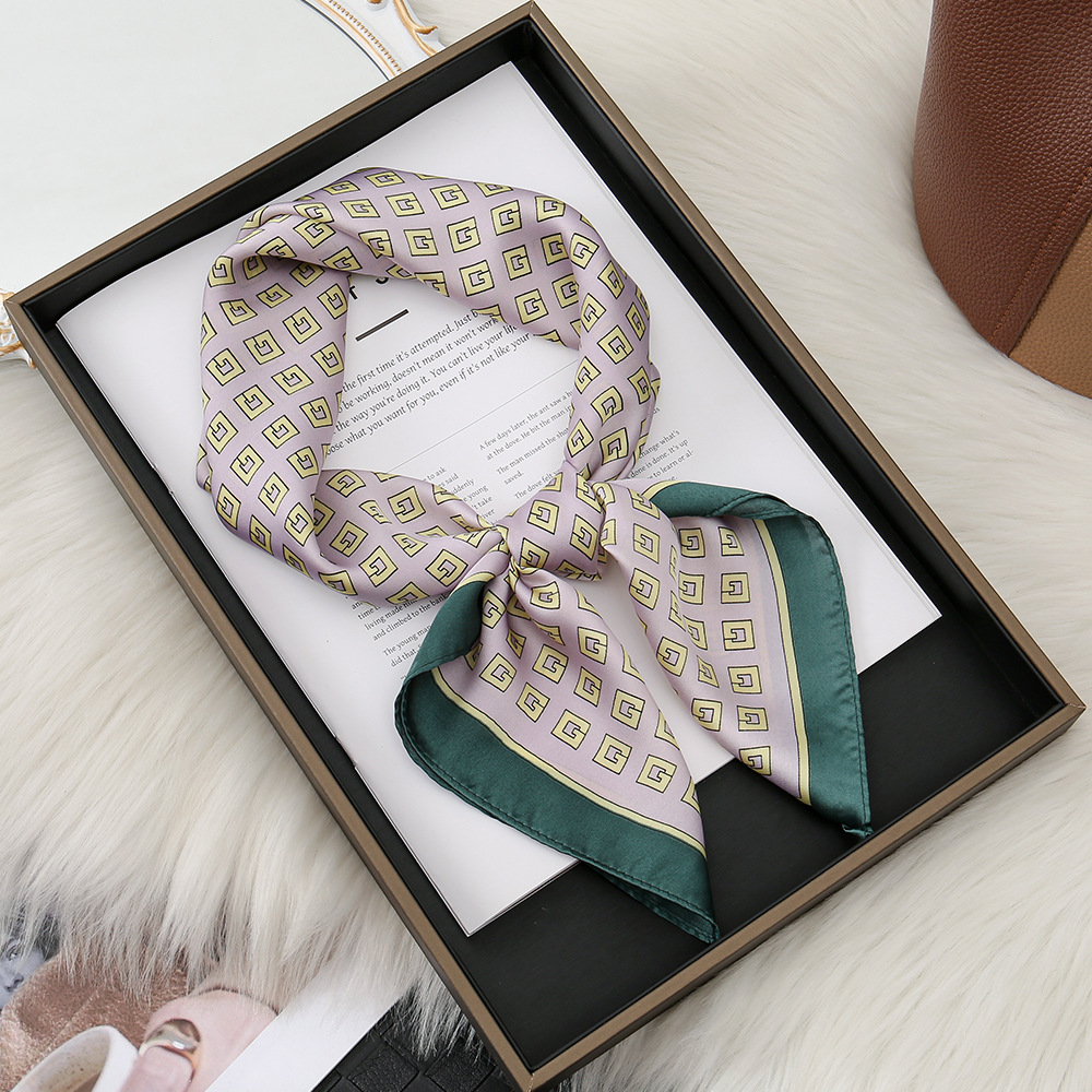 Nuevo comercio exterior primavera 70 seda impresa de letras bufandas de seda Día de la Madre simple rayas de cuadrillas pequeñas bufandas cuadradas para mujeres