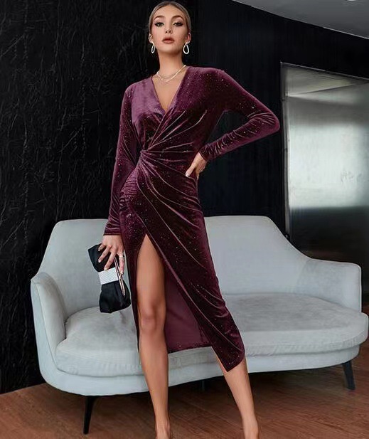 Robe de soirée sexy en velours mi-longue à manches longues, dévoilant les jambes, issue du commerce transfrontalier européen et américain._voghion.com
