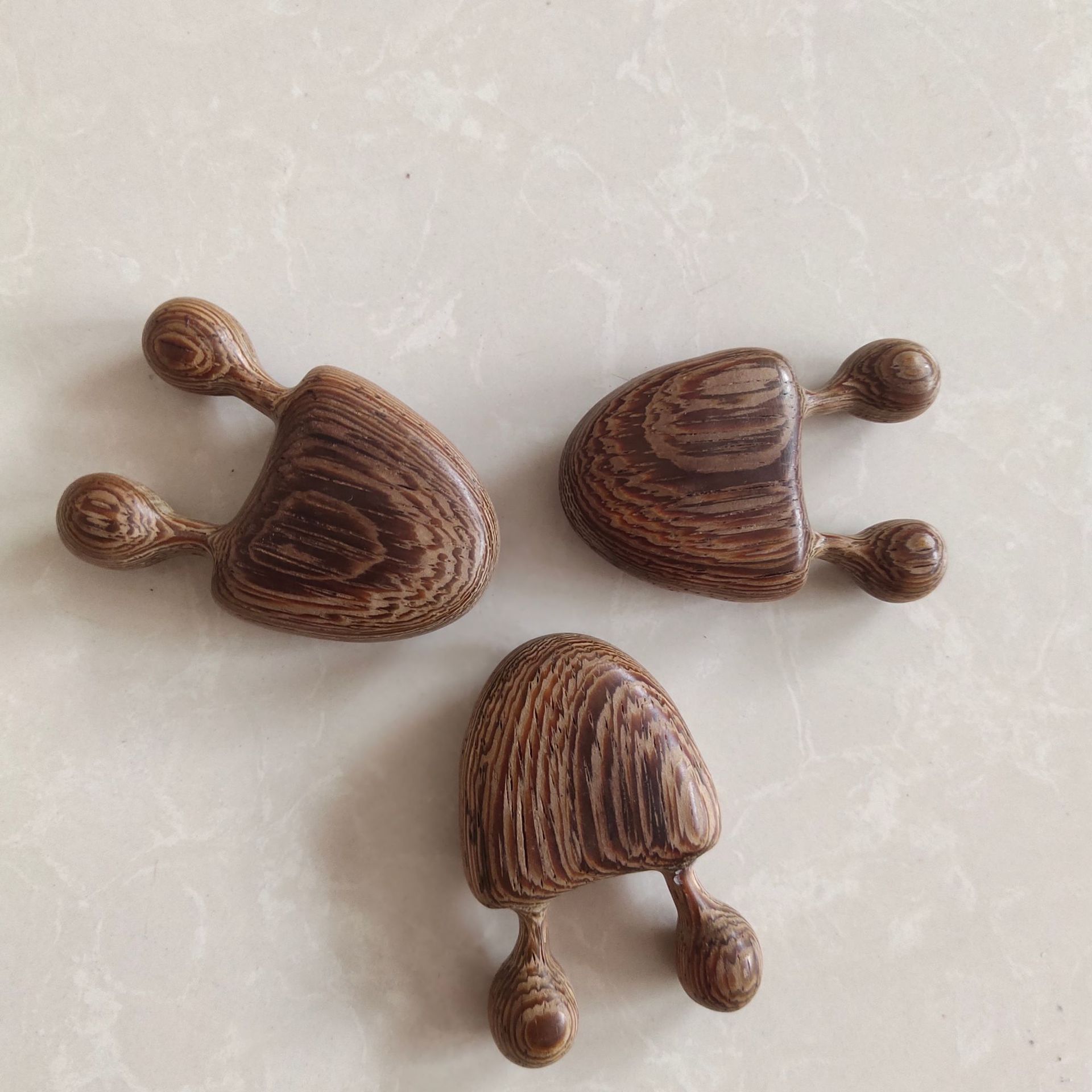 Sándalo verde, sándalo rojo, huanghuali, artefacto de masaje de ala de nariz de sándalo, peine de raspado de nariz de meridiano, alivia la fatiga ocular Spot al por mayor