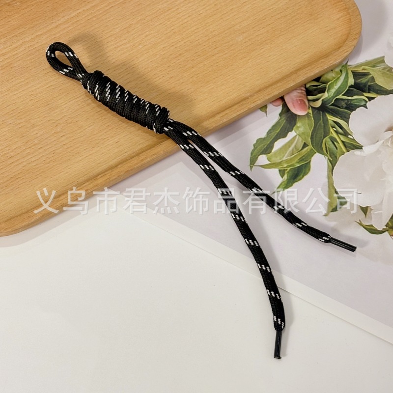 編みカバンのストラップの螺旋の結び紐のiuは鍵のボタンのネットの赤い色の結びの縄の装飾の部品を結びます。