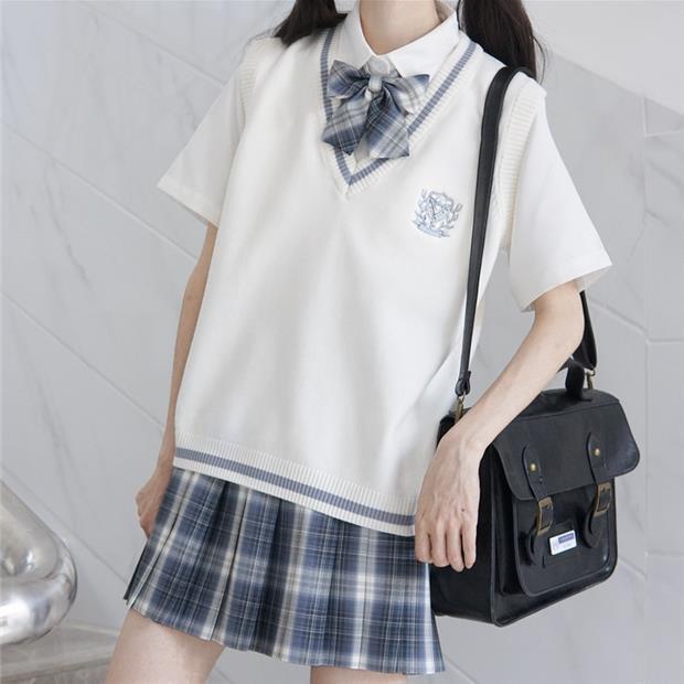 Preppy style sweet cute embroidered knitted vest for women 2023 Spring and Autumn New slim slimming sweater fashion