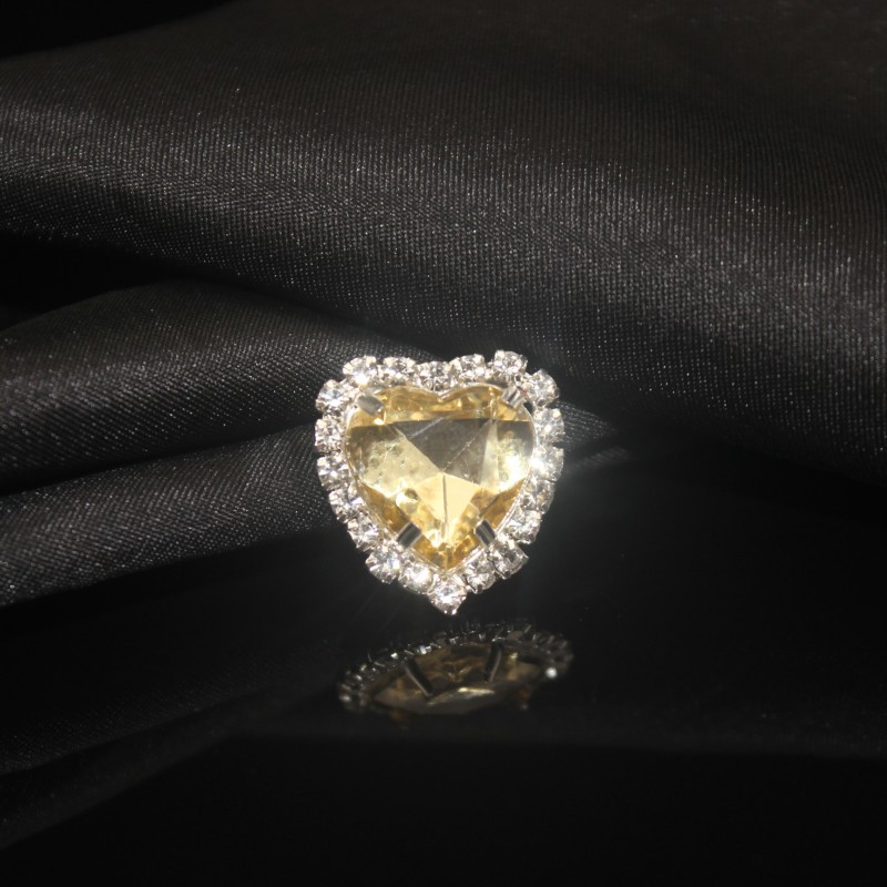 40g Weight Crystal buckle Jewelry Making Type 18 * 20mm Jewelry Making Size Rhinestones Inlay Material DIY Jewelry Accessories Classification 10 PCS/Package Quantity Metal Material Heart Shape Pattern Polished Finish Plating, Inlay Design IG Style, Shiny Style 10 PCS/Package 18 * 20mm Metal Rhinestones Heart Shape Polished Crystal Buckle 18