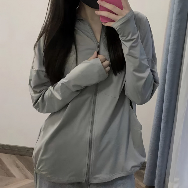 Ropa de mujer de verano nueva ropa de seda de hielo anti-UV suelta universal chaqueta ultrafina fábrica de comercio exterior de mujeres