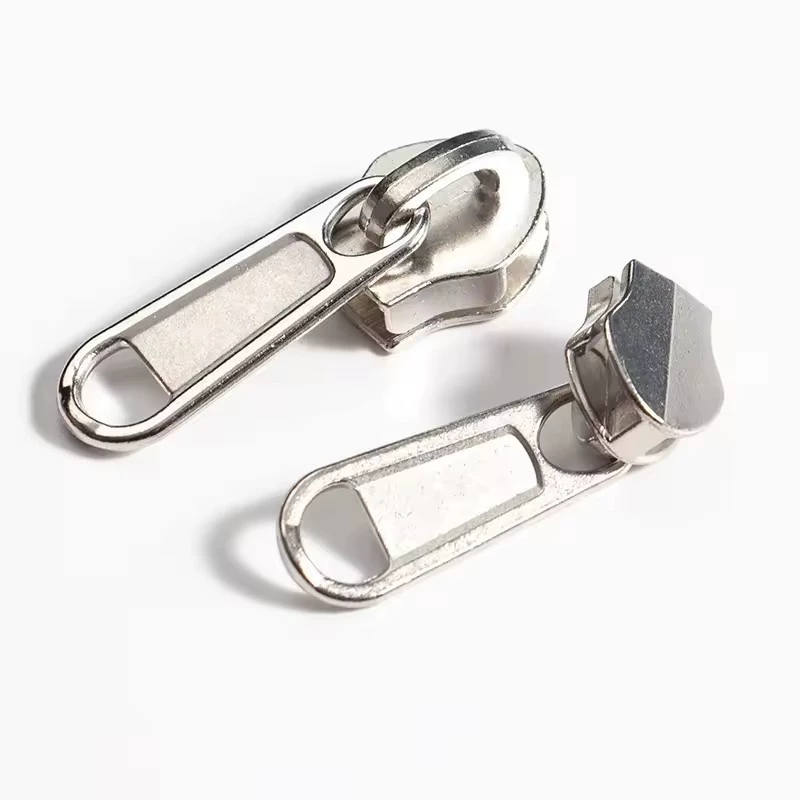 Universal metal polishing cloth with zipper