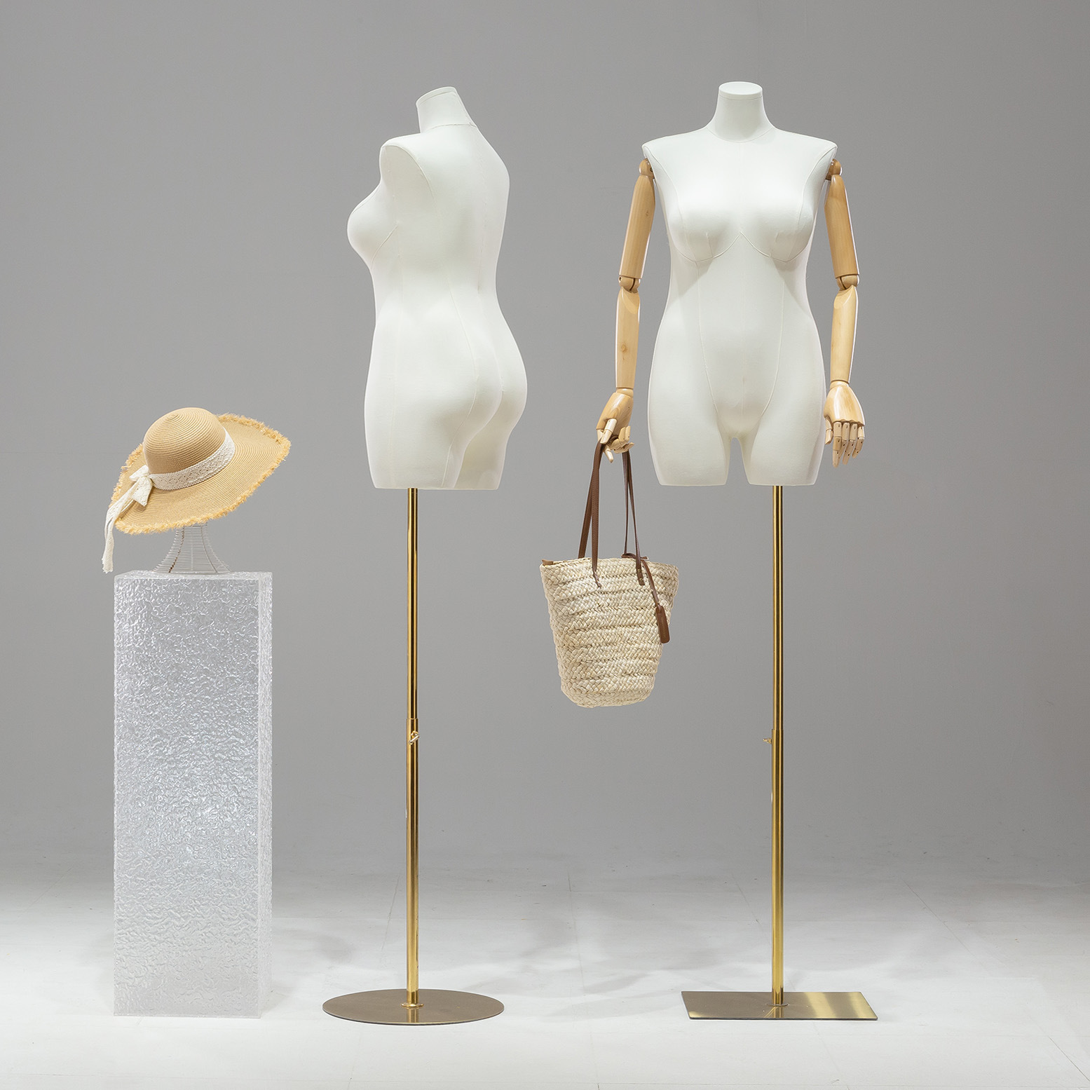 Maniquí de Mujer Talla Grande de Fibra de Vidrio para Exhibición para Tiendas de Ropa