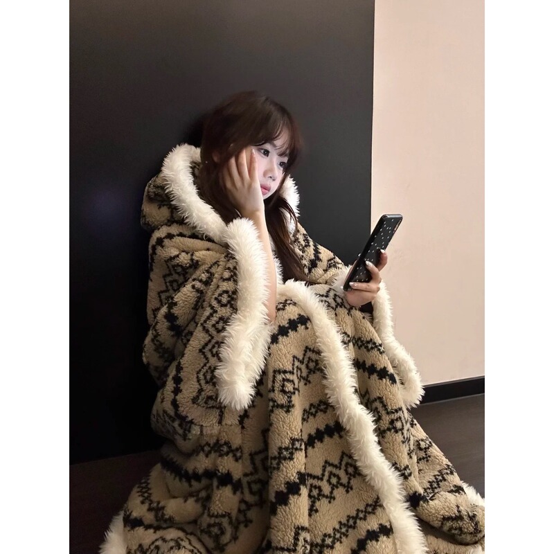 Retro Raw Edge Hooded Nightgown Coral Velvet Pajamas for Women Winter New Large Size Thickeneded Warm Home Clothes Can Be Worn Outside