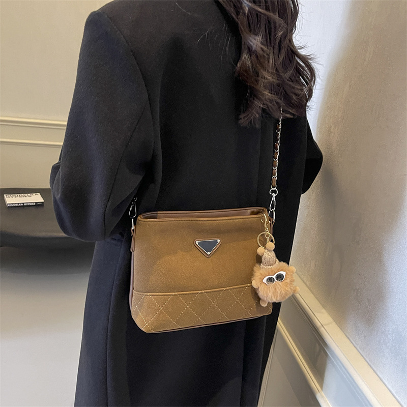 Bolso retro esmerilado simple bolso de mujer otoño / invierno 2024 nueva cadena bolso pequeño de moda estilo extranjero bolso de transporte