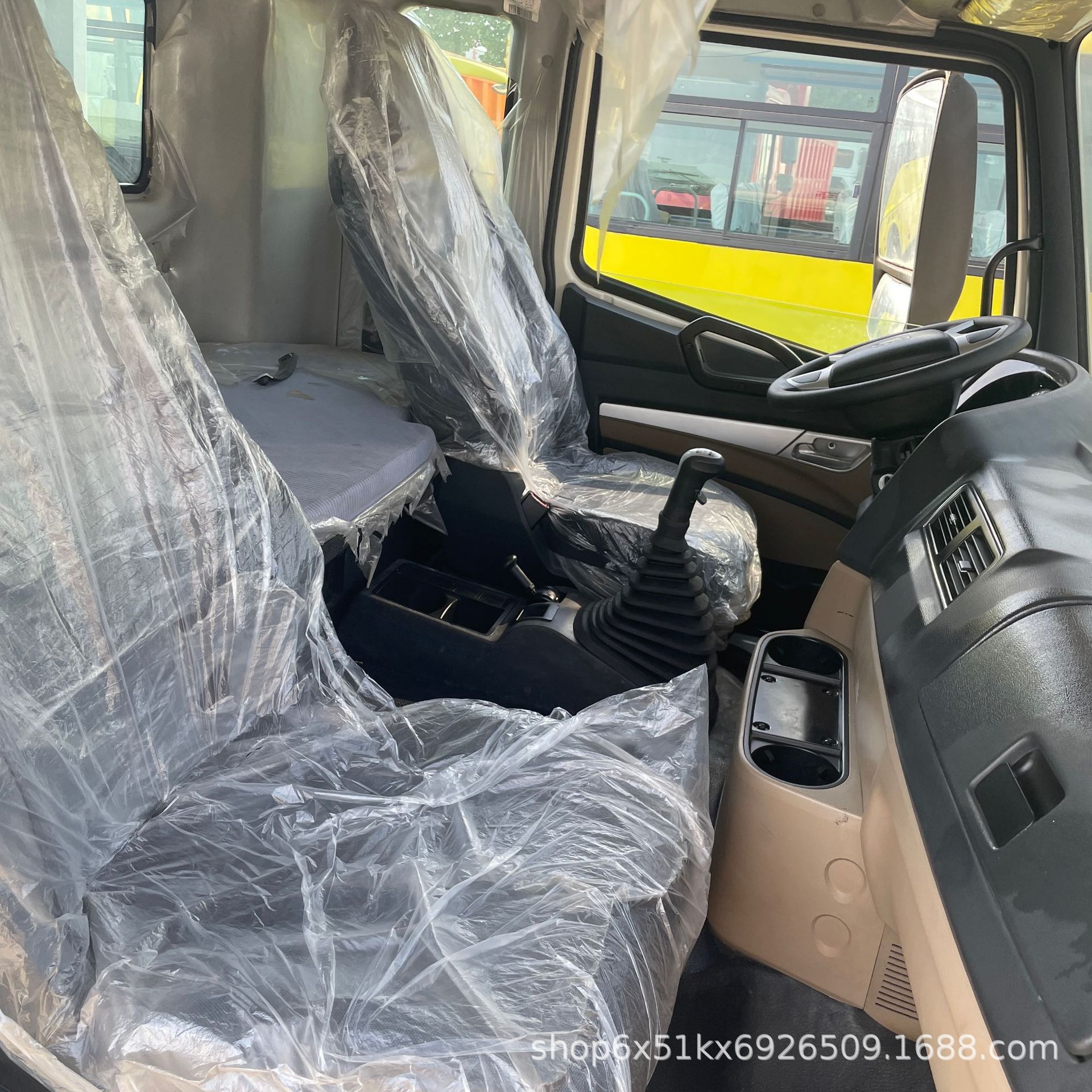 Supply of Howo Heavy-Duty Dump Trucks for Africa, 8-Wheel Rear Dump Truck, 371 Horsepower Howo Dump Truck