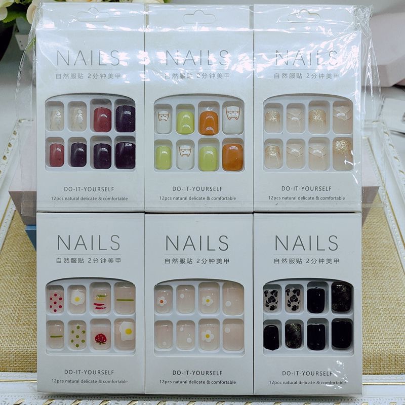 Fresh fake nails