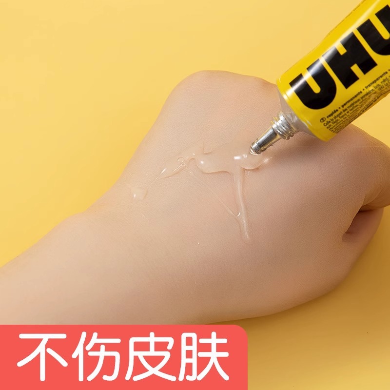 El pegamento en barra UHU alemán se adhiere firmemente a madera, tableros de carpintería, madera y materiales para modelos.