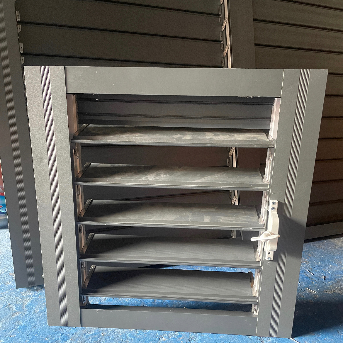 Fábrica de entrega gratuita personalizada sala de máquinas de subestación aleación de aluminio anti-oxidable ventilación contra incendios enlace manual ventilador blindado eléctrico