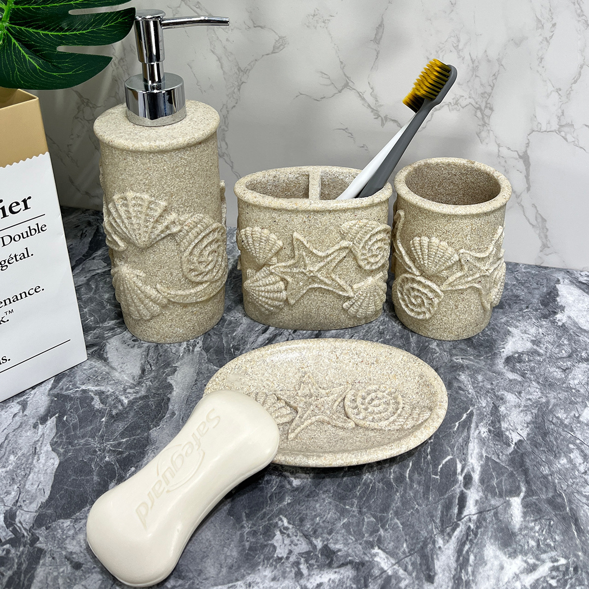 Baños de hotel de cuatro piezas de baño de arenisca imitación de diseño de baño de resina taza de jabón botella de desinfectante de manos