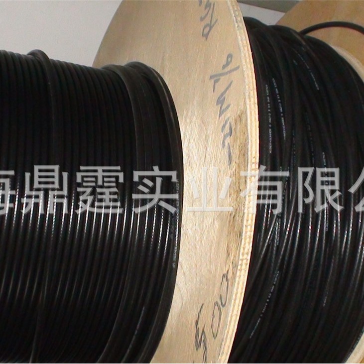 HUBER+SUHNER  SPUMA_400   Flexible, low-loss RF cables