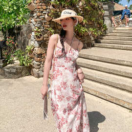 碎花吊带裙女夏2024新款小众设计感海边度假沙滩连衣裙高级感显瘦