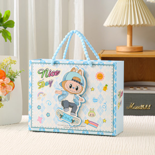 ��һ��ͯ���Y�пպ�С�W�׃��@���ֶYƷ�п�ͨ���b�����ճ�϶Y��