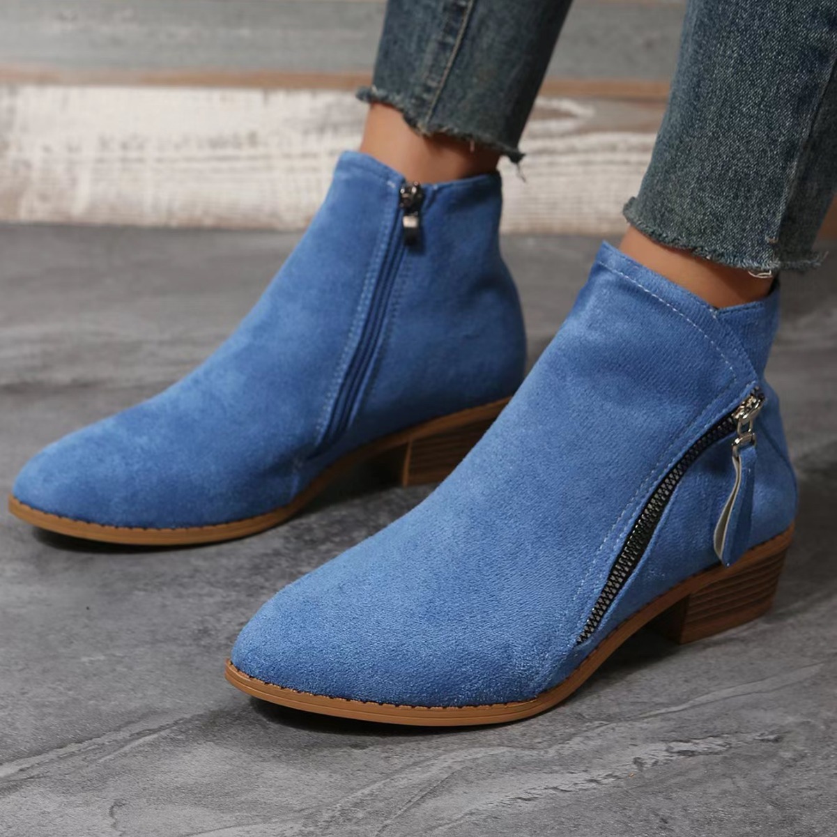 유럽과 미국의 대외 무역 플러스 사이즈 스웨이드 사이드 지퍼 마틴 부츠 여성 크로스-보더 두꺼운 힐 짧은 튜브 얇은 알몸 부츠 아마존