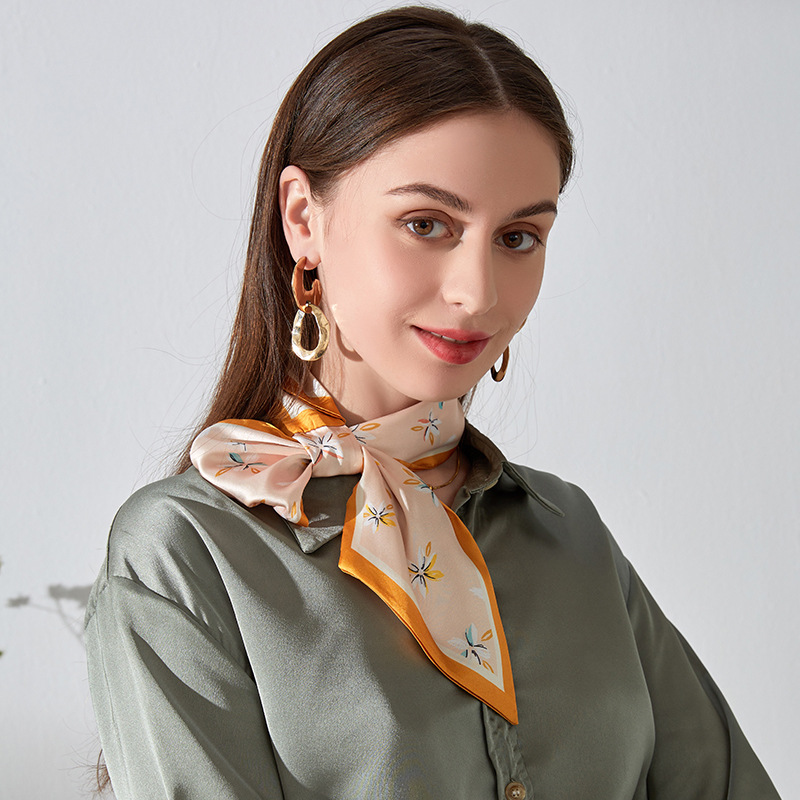 Corea del Sur Dongdaemun pequeña bufanda de seda floral Cinta de las mujeres Artística todo partido decorativo bufanda corbata bolsa de regalo multifuncional