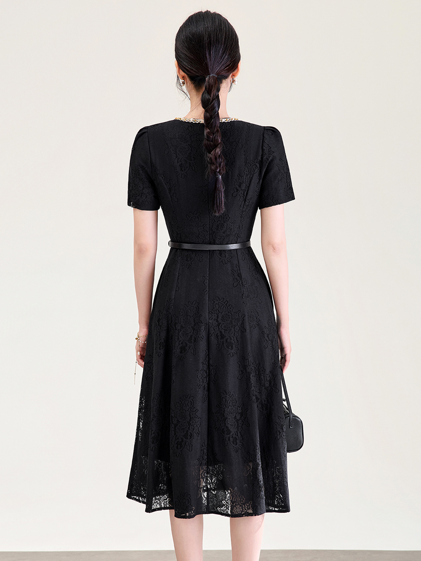 Đầm suông nữ midi thắt eo ren đính đá jacquard chữ A — màu đen