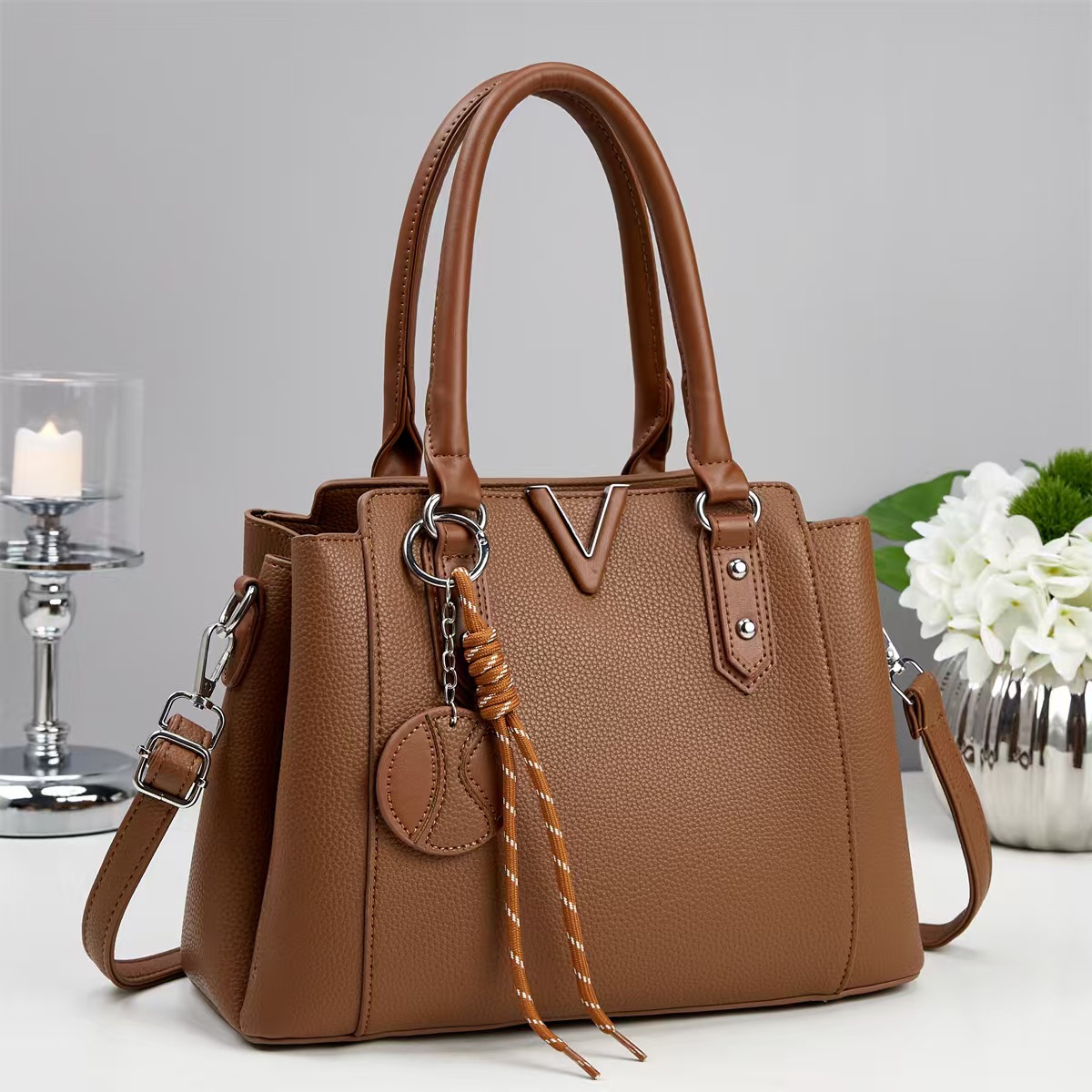 Bolso de mano de mujer universal, bolso de hombro casual de moda diaria de gran capacidad, bolso de transporte transfronterizo.