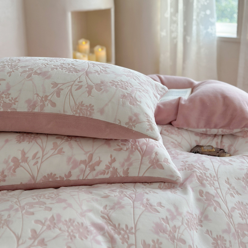 Luz de lujo americano tallado sábanas de seda de cuatro piezas de seda de coral de cuatro piezas de seda de leche de cuatro piezas de sábanas de seda de bebé sábanas de cama