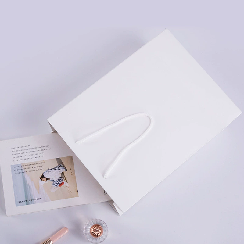 Сумка с персонализированным логотипом, бумажный пакет с принтом, белая карточка, одежда, одежда, подарочная упаковка, бумажный пакет, доступная сумка для бутика люксового бренда